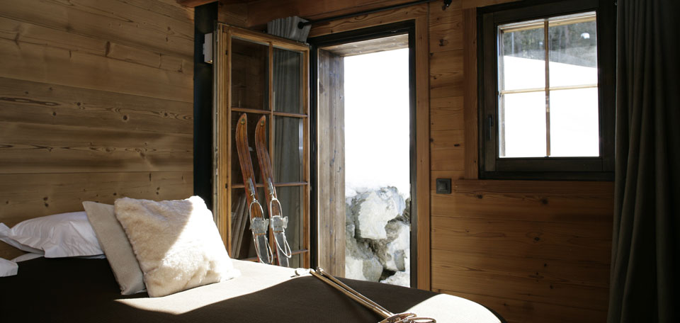 Luxury-Ski-Chalet-Veysonnaz-Hidden-Dragon-Oxford-Ski-Bedroom3.jpg