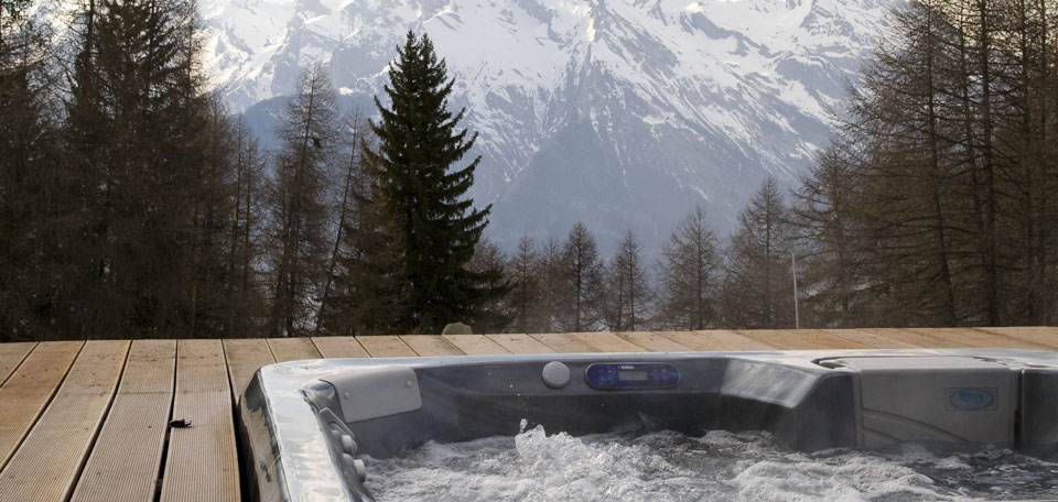 Luxury-Ski-Chalet-Veysonnaz-Hidden-Dragon-Oxford-Ski-Hot_Tub2.jpg
