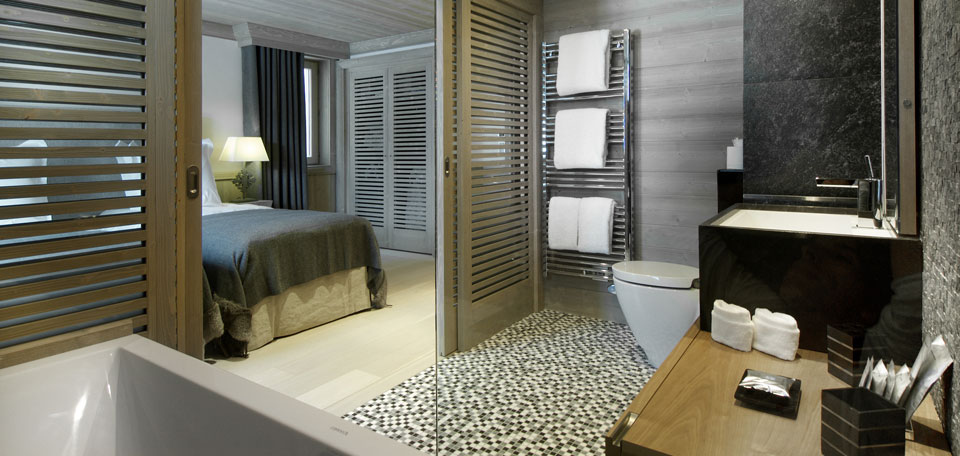 6264002ensuite-bedroom.jpg