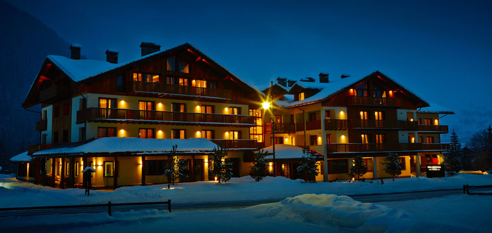 Nira-Montana-Night-Exterior.jpg