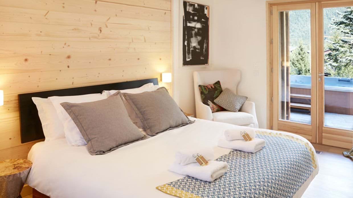 8.-Eco-Lodge---master-bedro.jpg