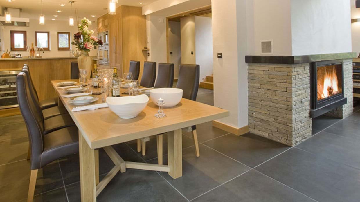 17_dining_area.jpg