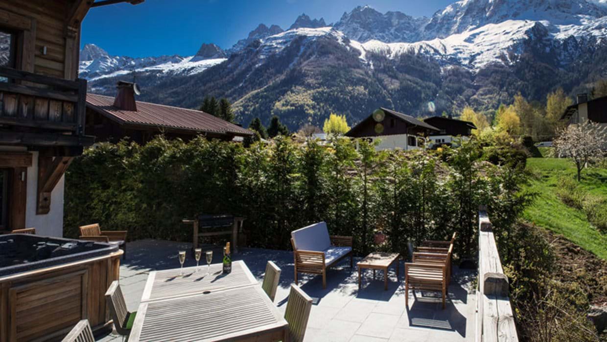 19_outdoor_area.jpg