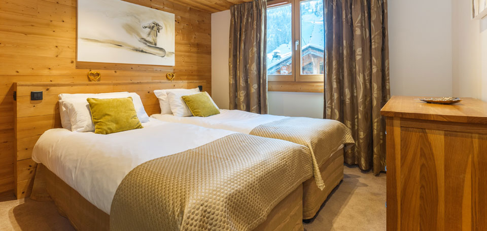 Club Alaska Morzine Luxury Ski Bedroom img.jpg