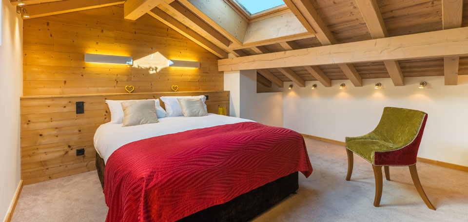 Club Alaska Morzine Luxury Ski Master Bedroom img.jpg