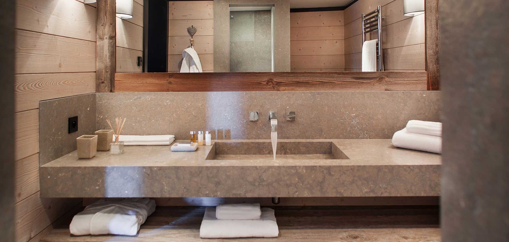 Chalet La Colombe Luxury Ski Bathroom img