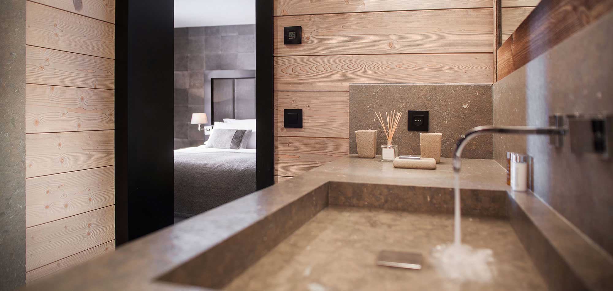 Chalet La Colombe Luxury Ski Bathroom 2 img