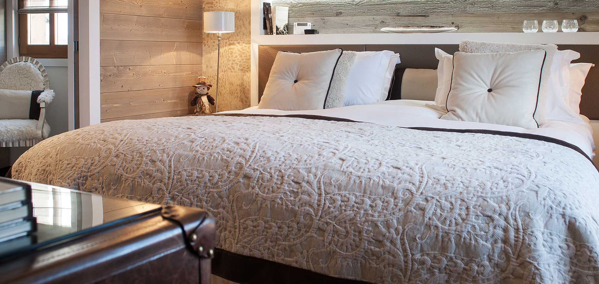 Chalet La Colombe Luxury Ski Bedroom 2 img