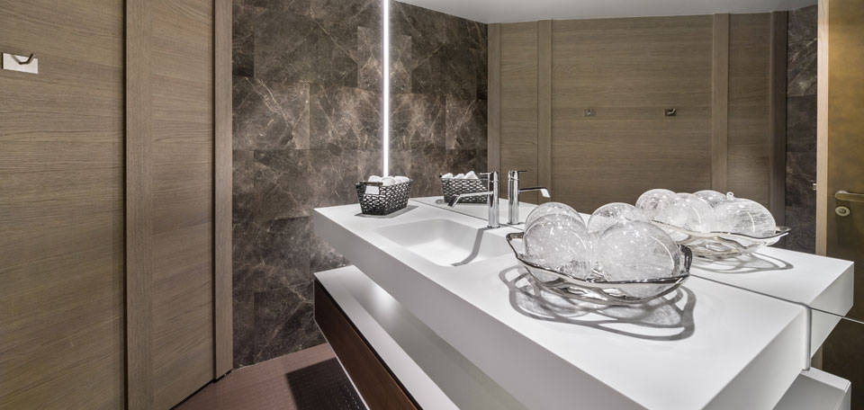 La Datcha Courchevel 1850 Luxury Ski Bathroom 2 img