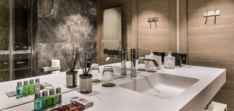 La Datcha Courchevel 1850 Luxury Ski Bathroom 4 img