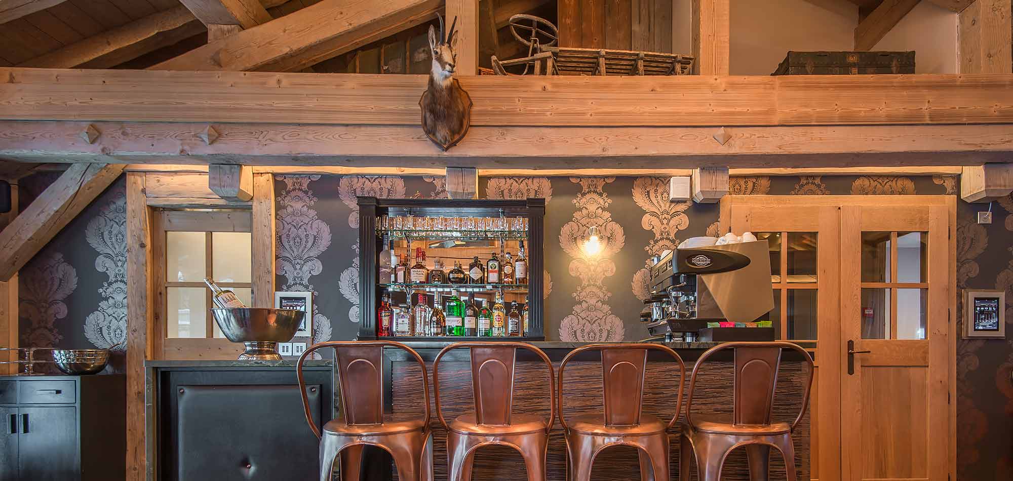chalet_de_la_cloche_tignes_bar.jpg