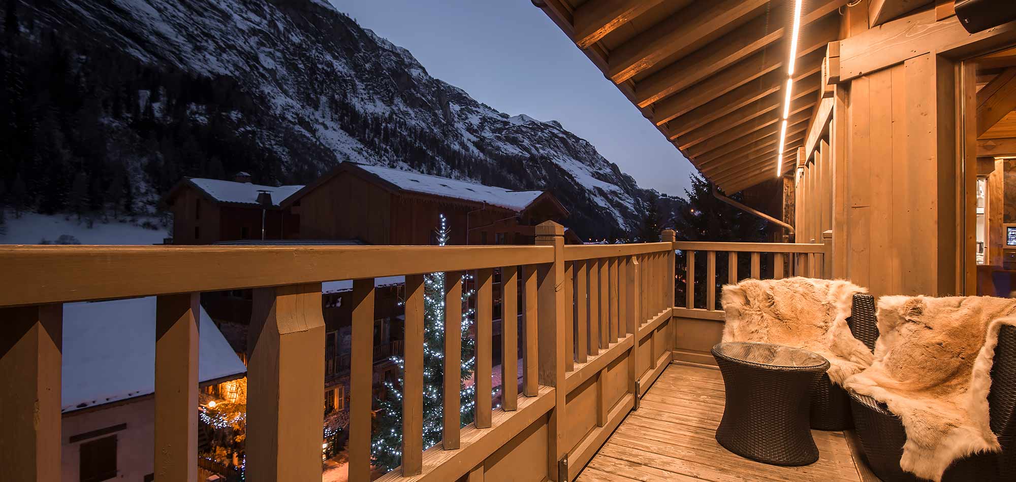 chalet_de_la_cloche_tignes_terrace_1.jpg