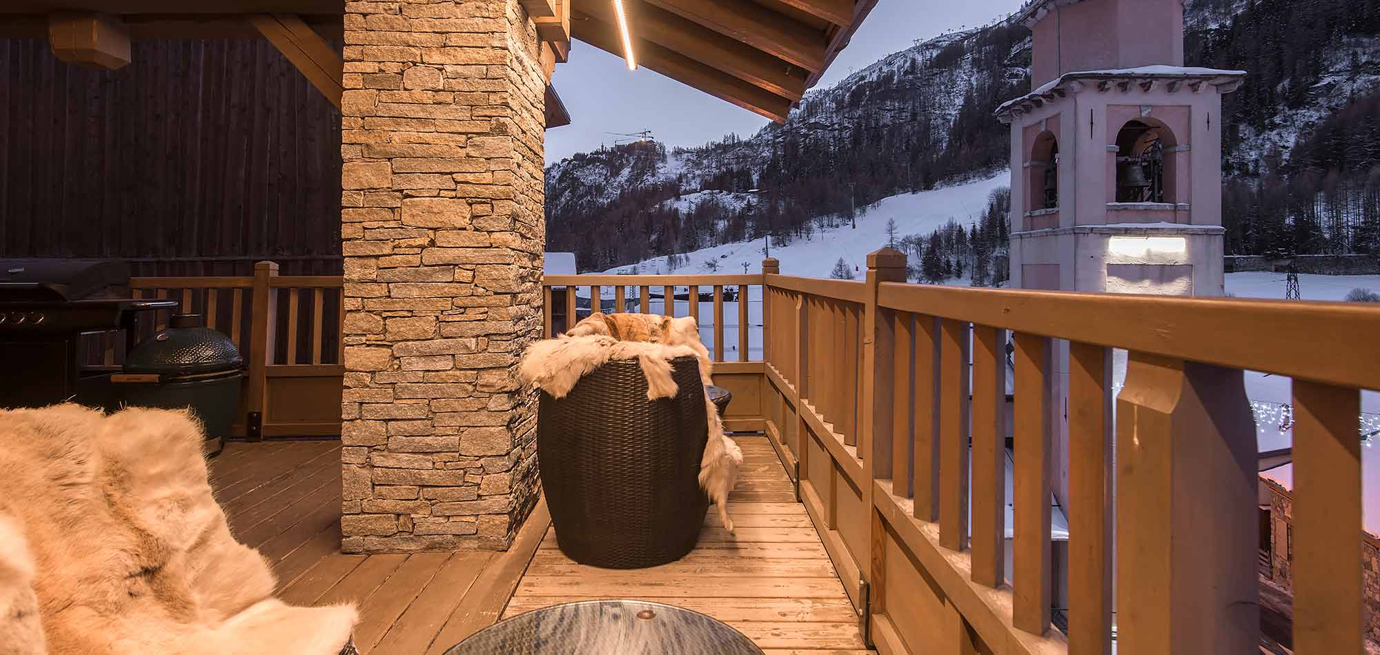 chalet_de_la_cloche_tignes_terrace_2.jpg
