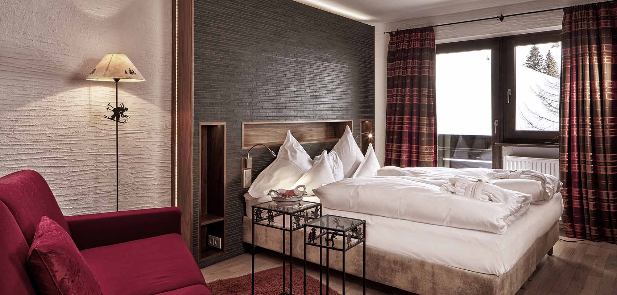 luxury-ski-hotel-lech-goldenerberg-oxford-ski-bedroom