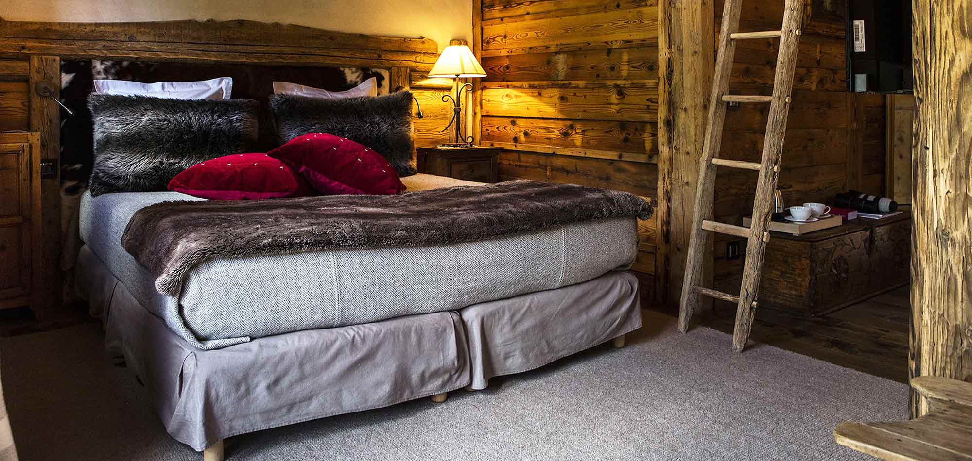 hotel_la_bouitte_st_martin_de_belleville_france_bedroom_2_luxury_ski.jpg