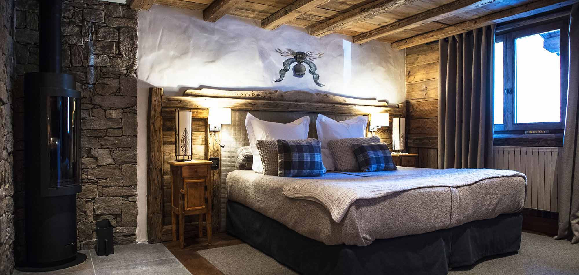hotel_la_bouitte_st_martin_de_belleville_france_bedroom_3_luxury_ski.jpg