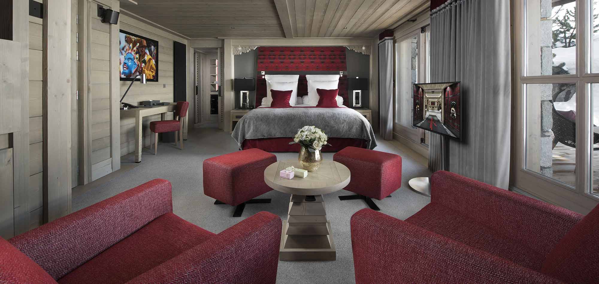 hotel_k2_altitude_courchevel_1850_france_luxury_ski_superior_bedroom.jpg