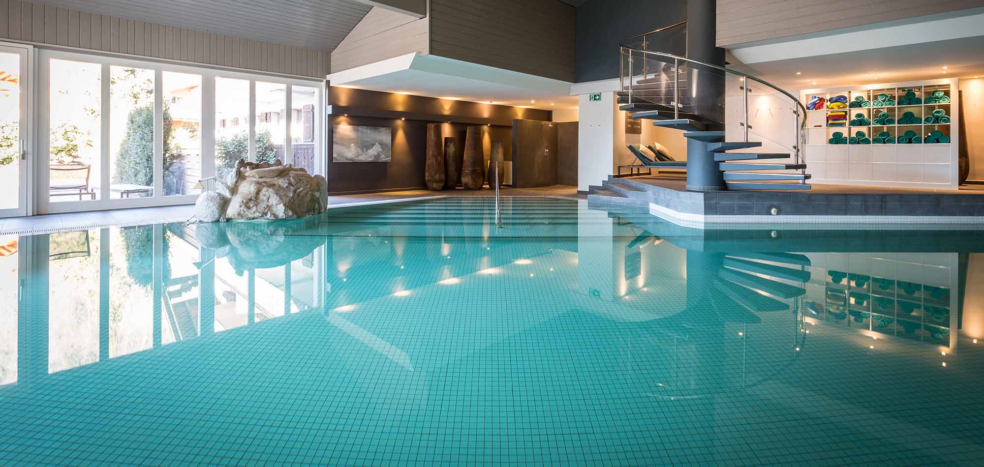 hotel_huus_gstaad_switzerland_luxury_ski_pool.jpg