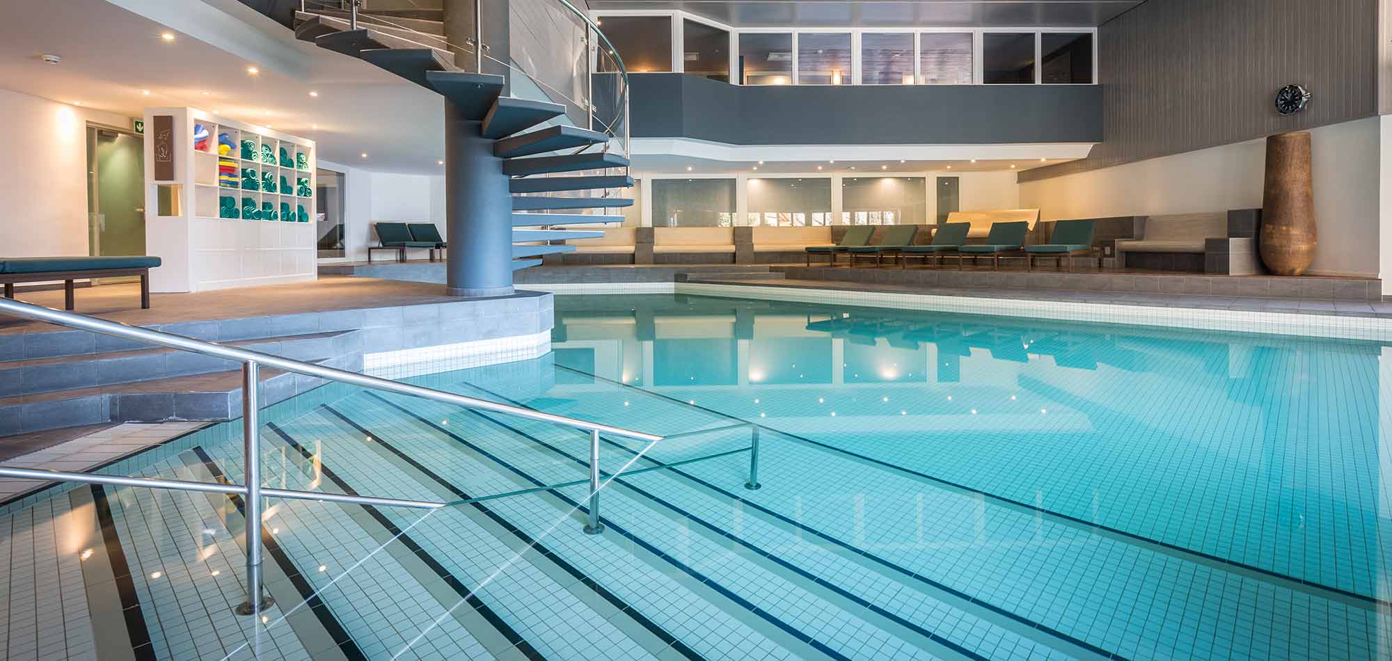 hotel_huus_gstaad_switzerland_luxury_ski_pool_2.jpg