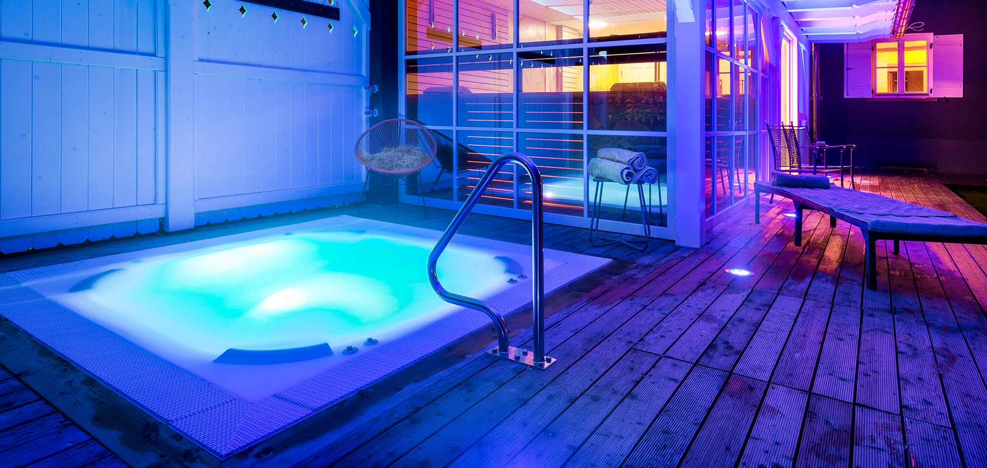 sweet_little_home_st_anton_austria_luxury_ski_hot_tub.jpg