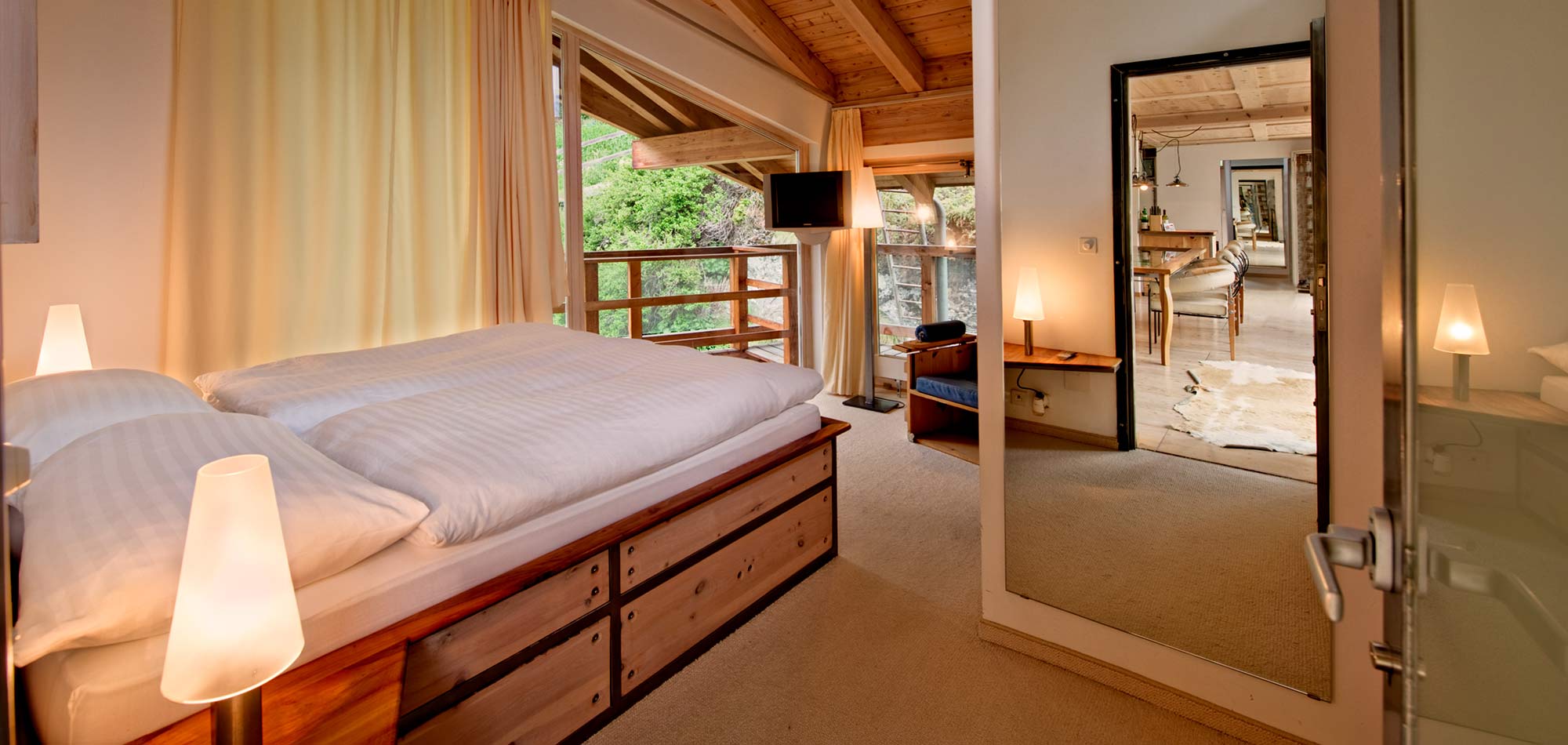 chalet_heinz_julen_penthouse_zermatt_switzerland_luxury_ski_holiday_bedroom_2.jpg