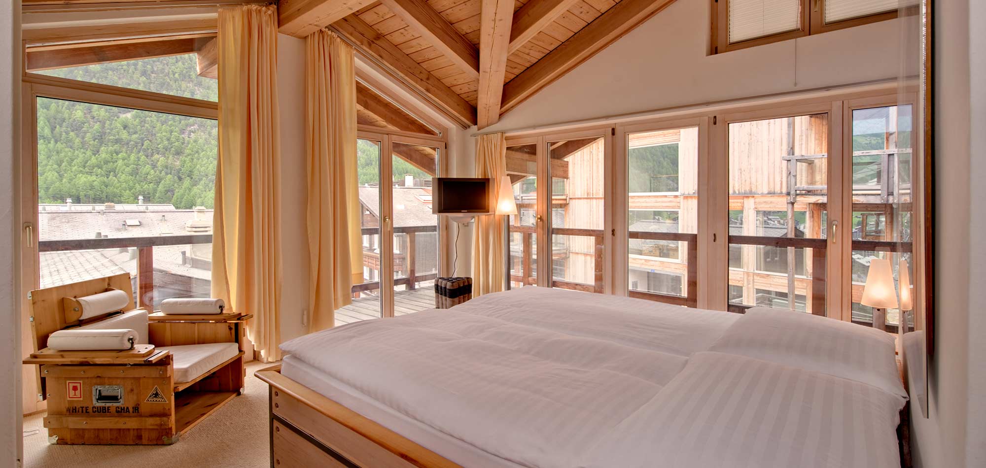 chalet_heinz_julen_penthouse_zermatt_switzerland_luxury_ski_holiday_bedroom_3.jpg