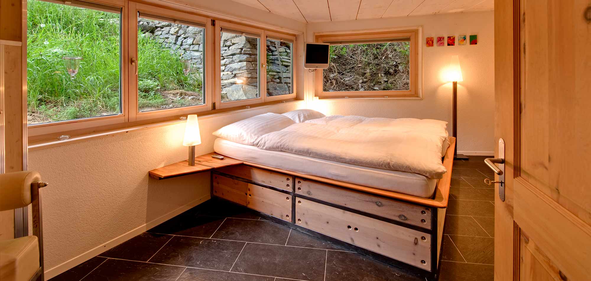 chalet_heinz_julen_penthouse_zermatt_switzerland_luxury_ski_holiday_bedroom_4.jpg