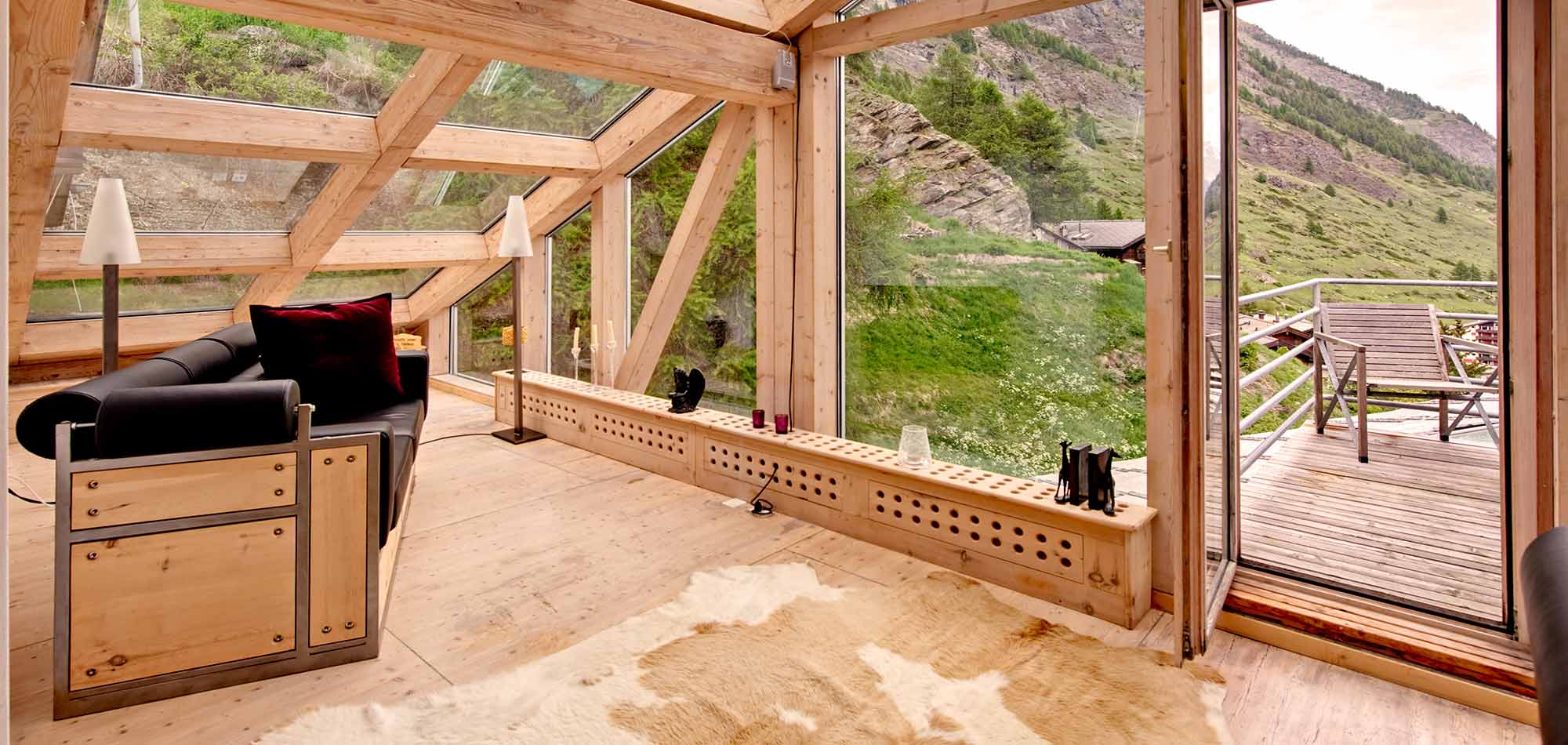 chalet_heinz_julen_penthouse_zermatt_switzerland_luxury_ski_holiday_living_area_3.jpg