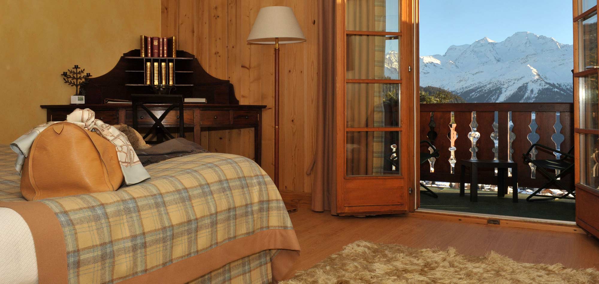 chalet_d_adrien_verbier_switzerland_bedroom_luxury_hotel.jpg
