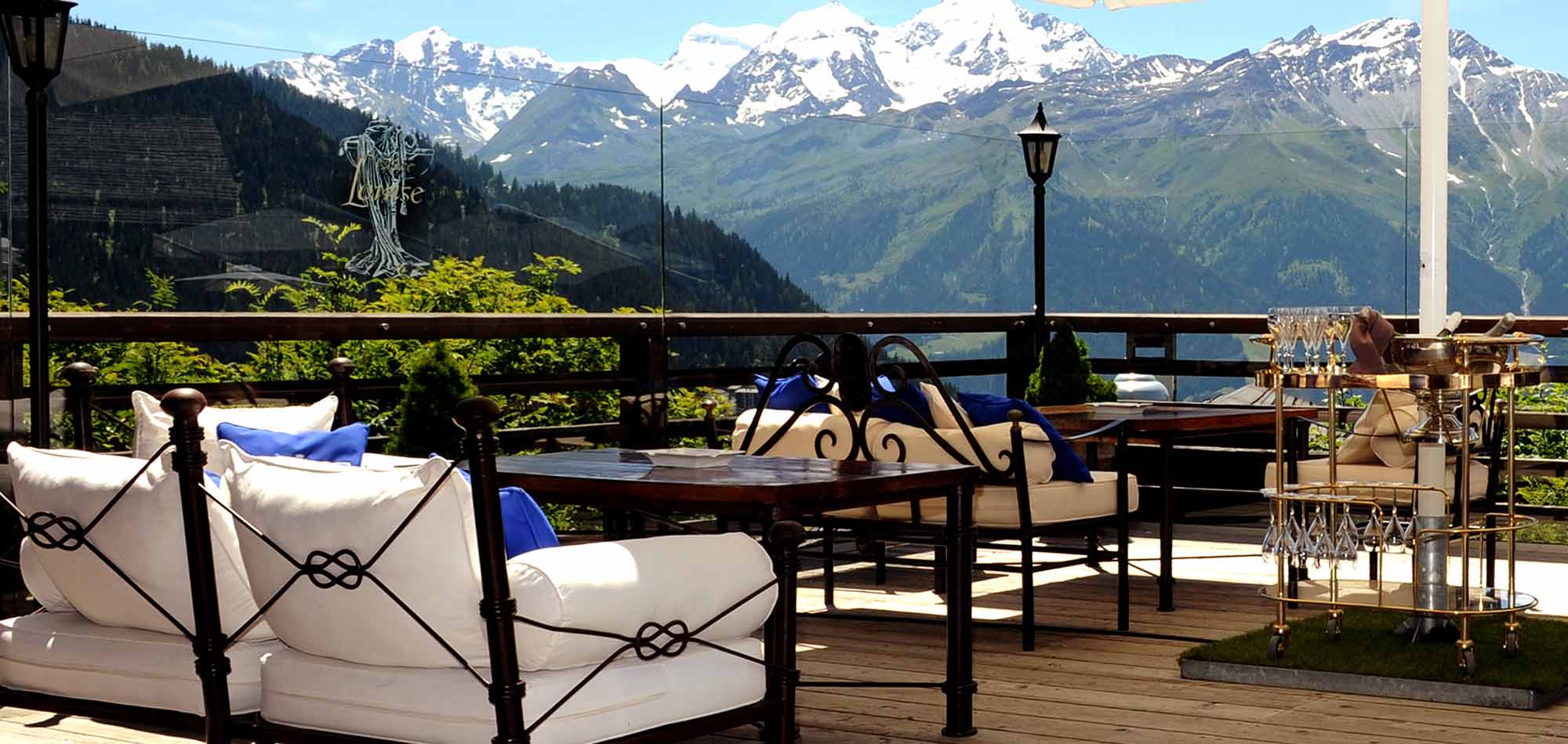 chalet_d_adrien_verbier_switzerland_outdoor_lounge_luxury_hotel.jpg