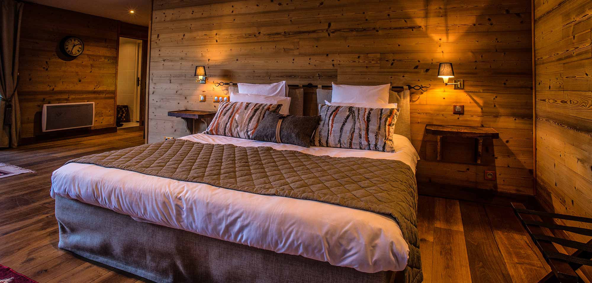 hotel_le_courcheneige_courchevel_1850_bedroom_luxury_ski.jpg