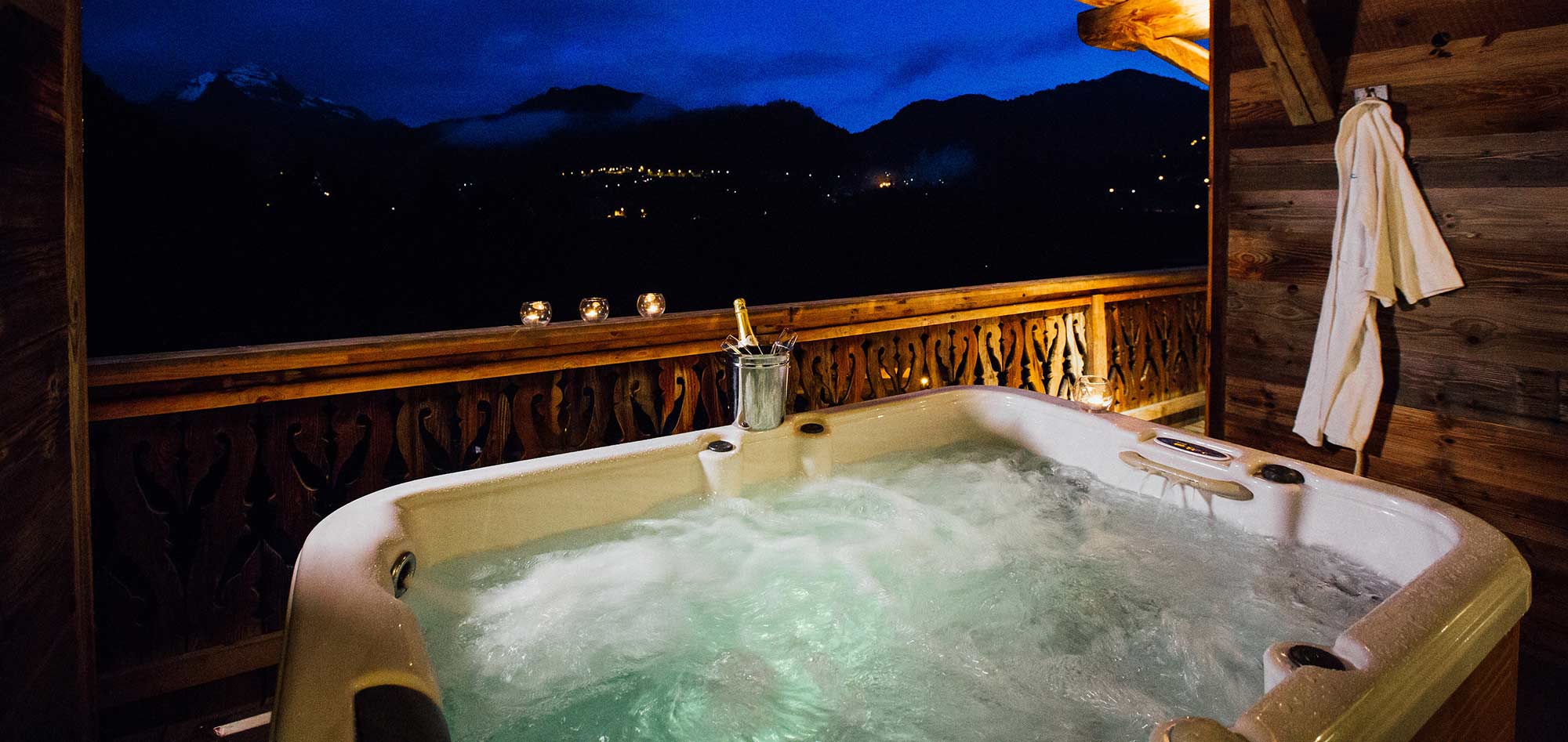 chalet_debussy_morzine_france_luxury_outdoor_hottub_champagne.jpg