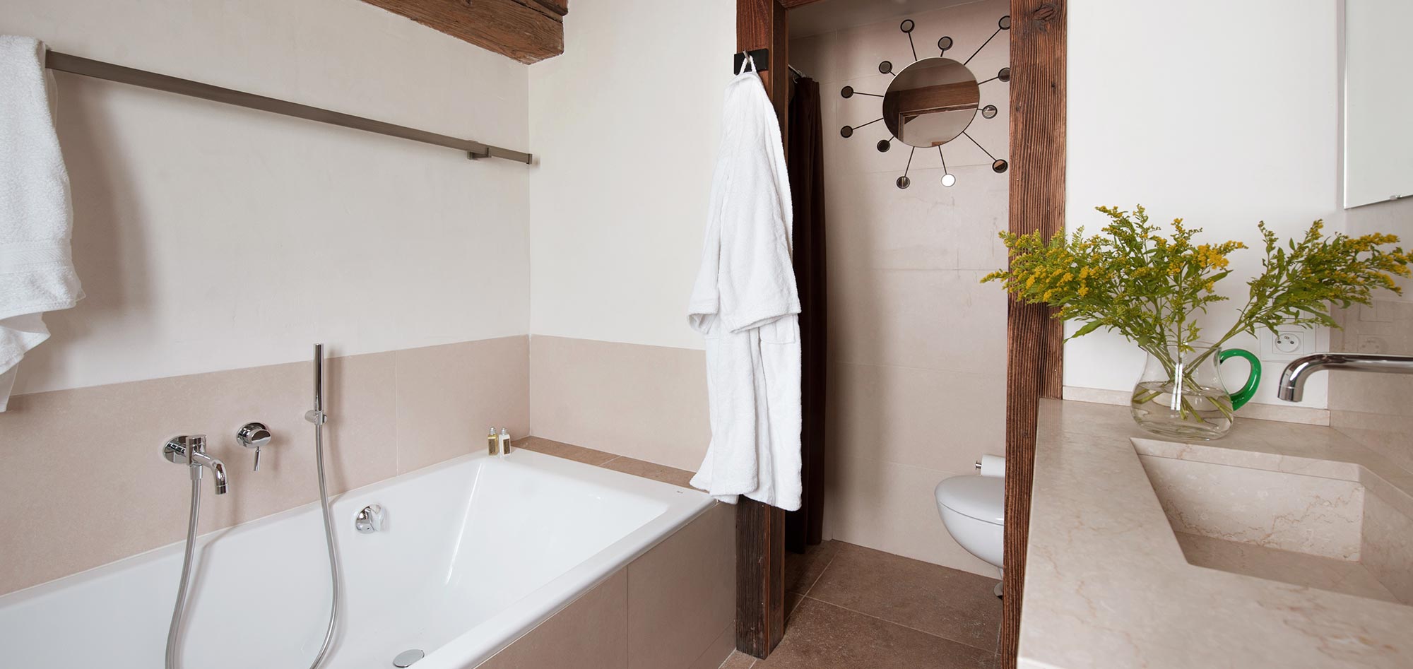chalet_debussy_morzine_france_luxury_papillon_suite_bathroom.jpg