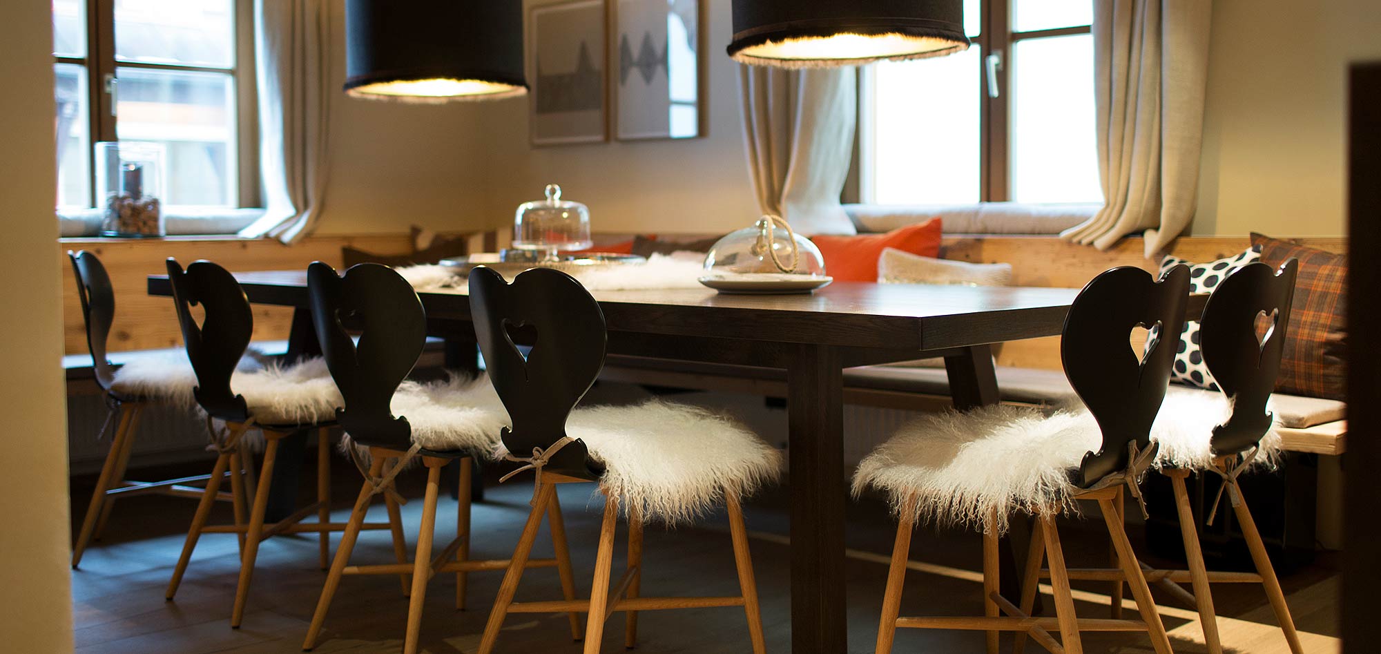 chalet_hannes_schneider_austria_luxury_diningroomjpg.jpg