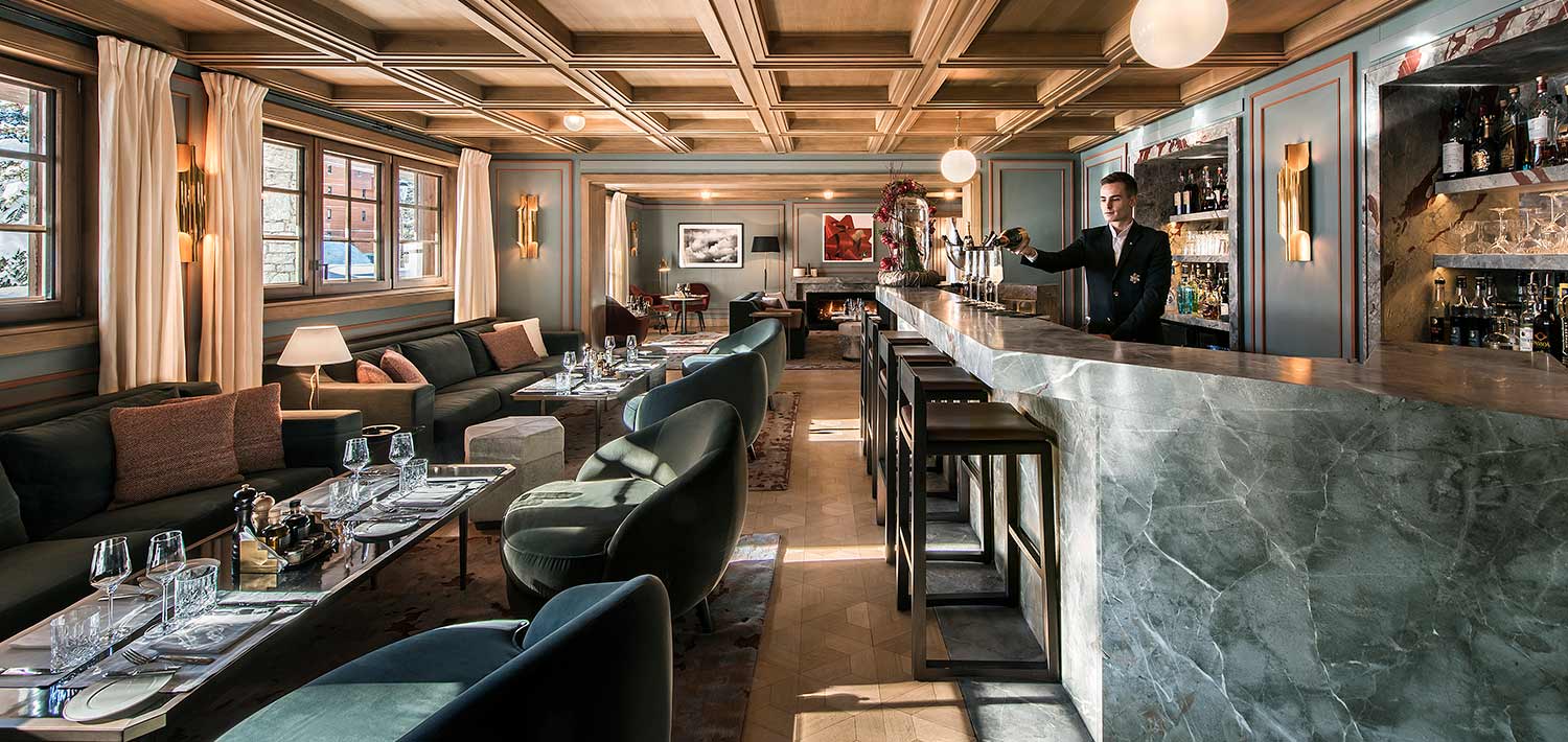 hotel_lapogee_courchevel_1850_france_luxury_bar.jpg