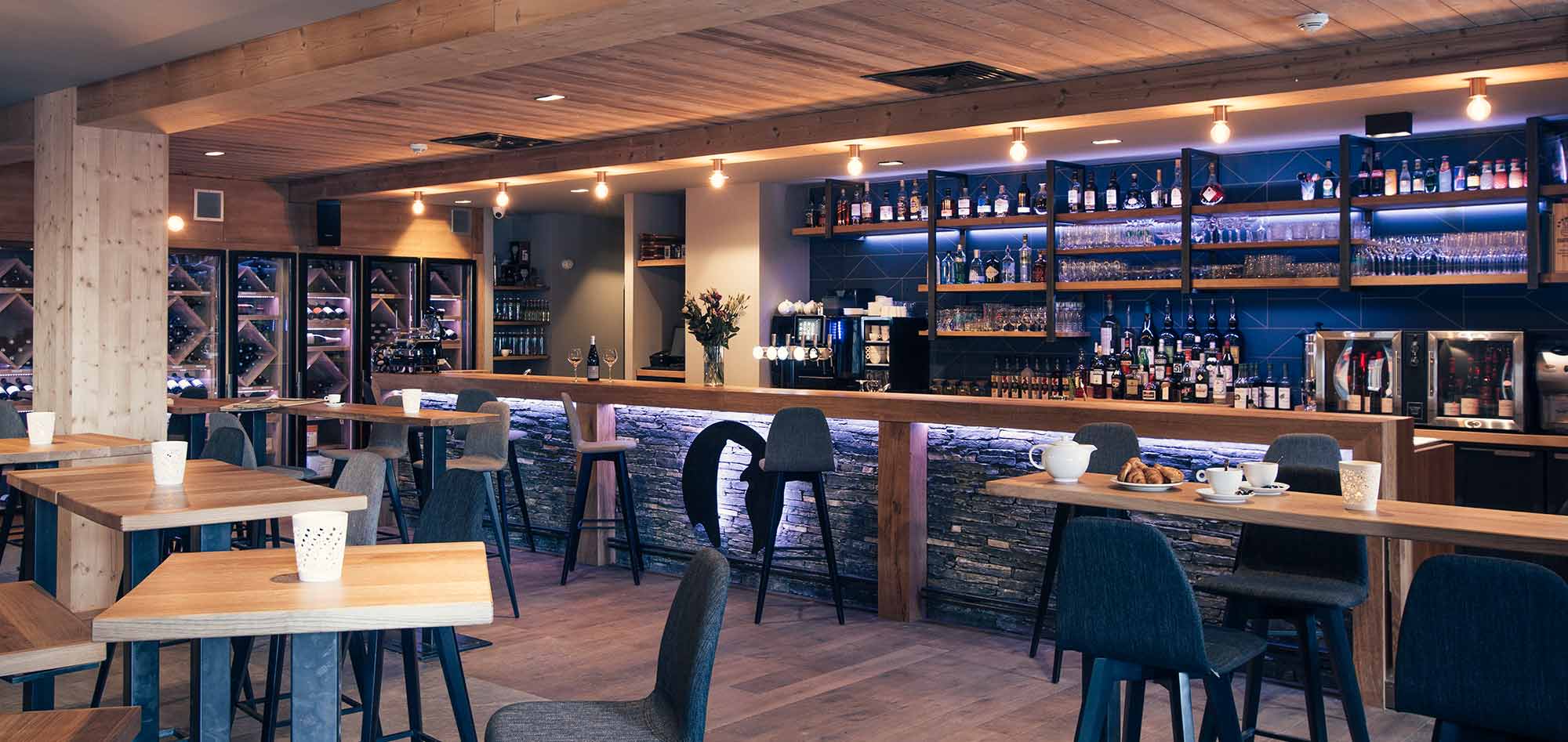 hotel_avancher_valdisere_france_luxury_bar_img.jpg
