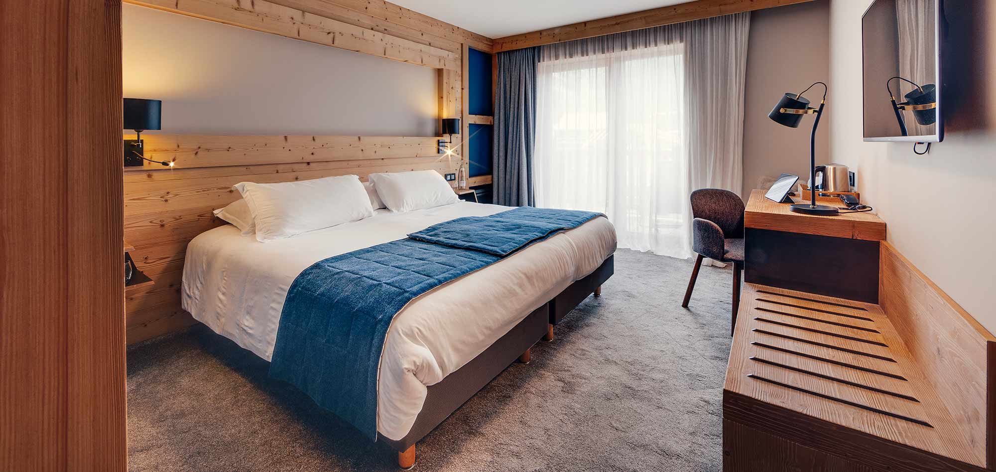 hotel_avancher_valdisere_france_luxury_bedroom_img.jpg