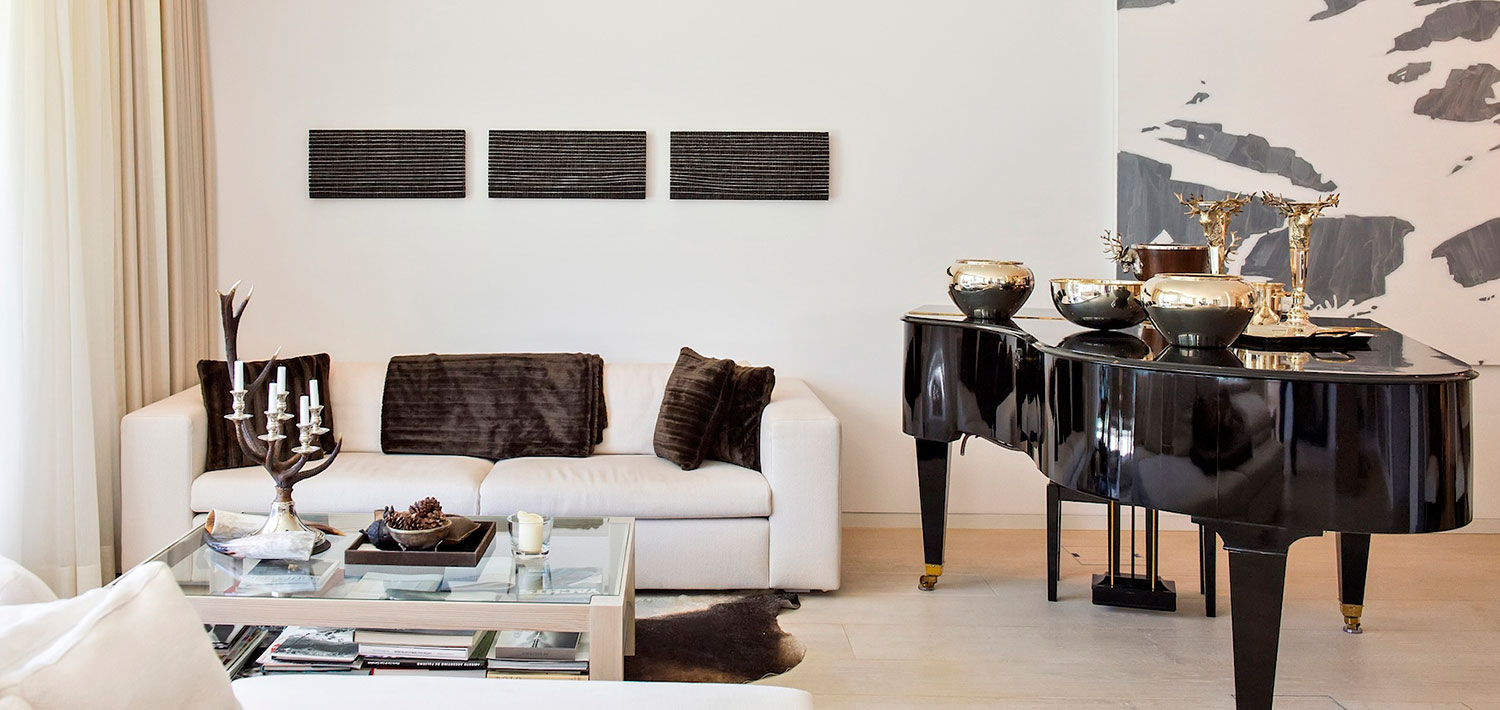chalet_lakeside_st_moritz_switzerland_luxury_livingroom_grand_piano_img.jpg
