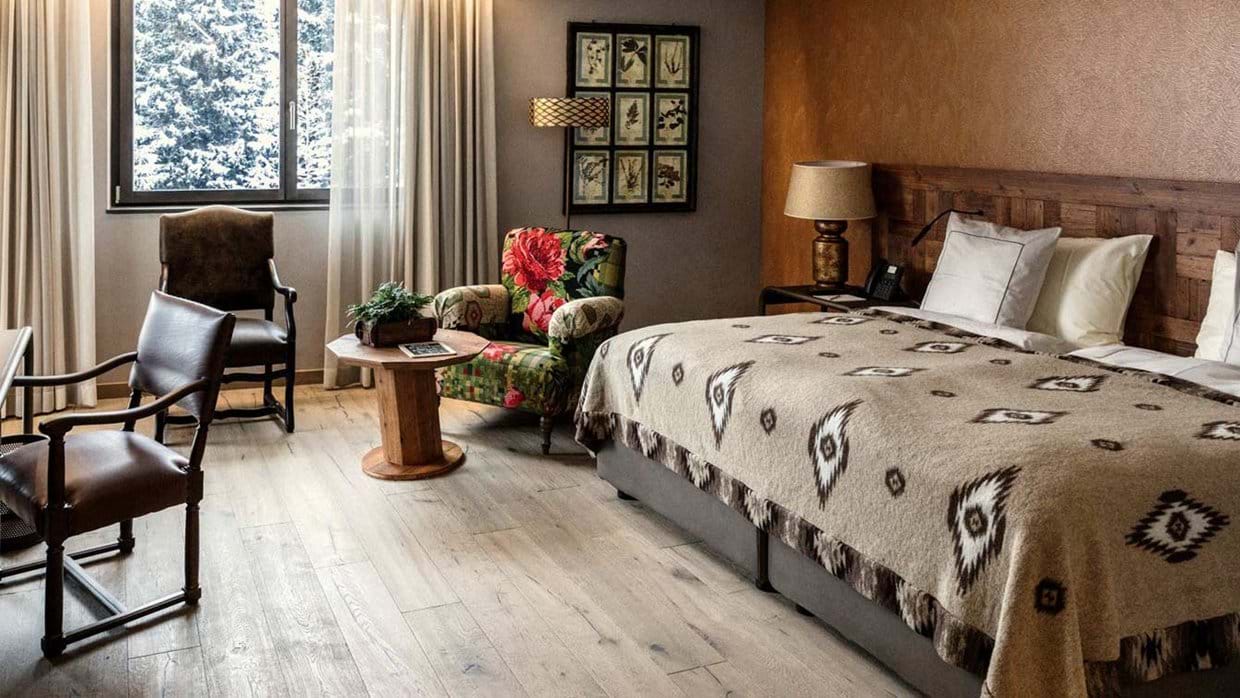 hotel_valsana_arosa_switzerland_luxury_bedroom_2_img.jpg