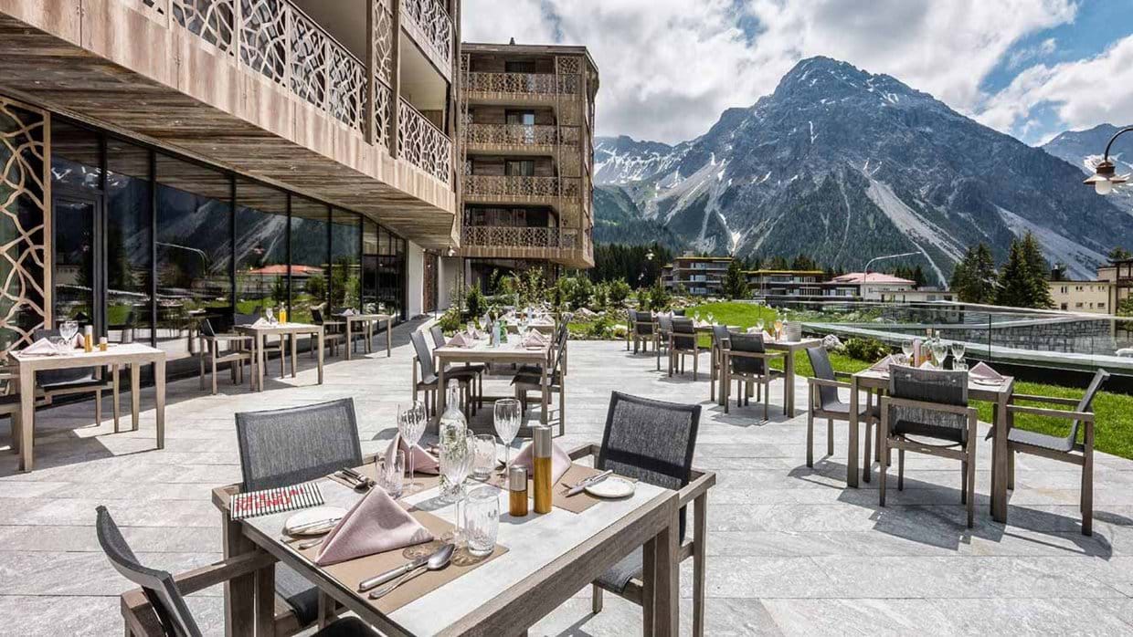 hotel_valsana_arosa_switzerland_luxury_dining_mountain_img.jpg