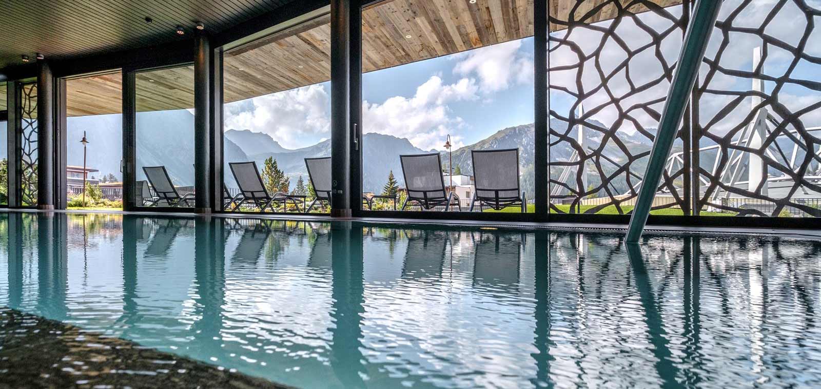 hotel_valsana_arosa_switzerland_luxury_pool_view_img.jpg