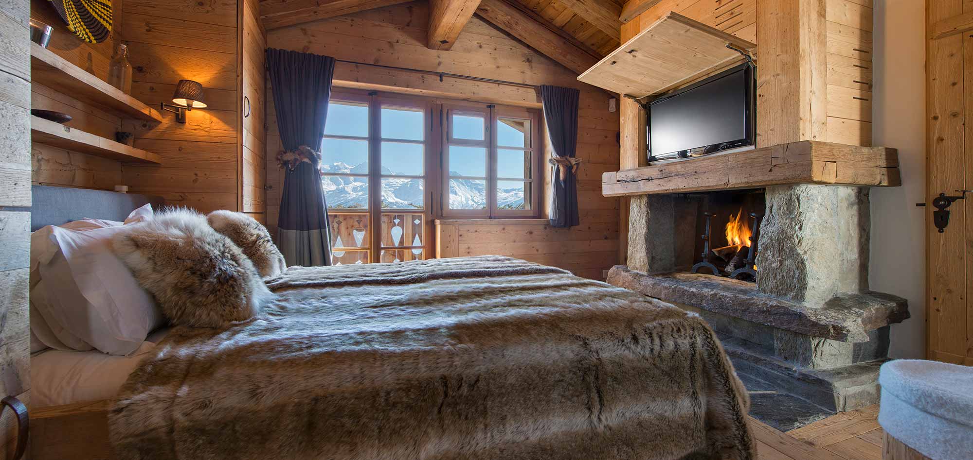 bedroom_2_luxury_ski_chalet_nyumba_verbier_switzerland_img.jpg
