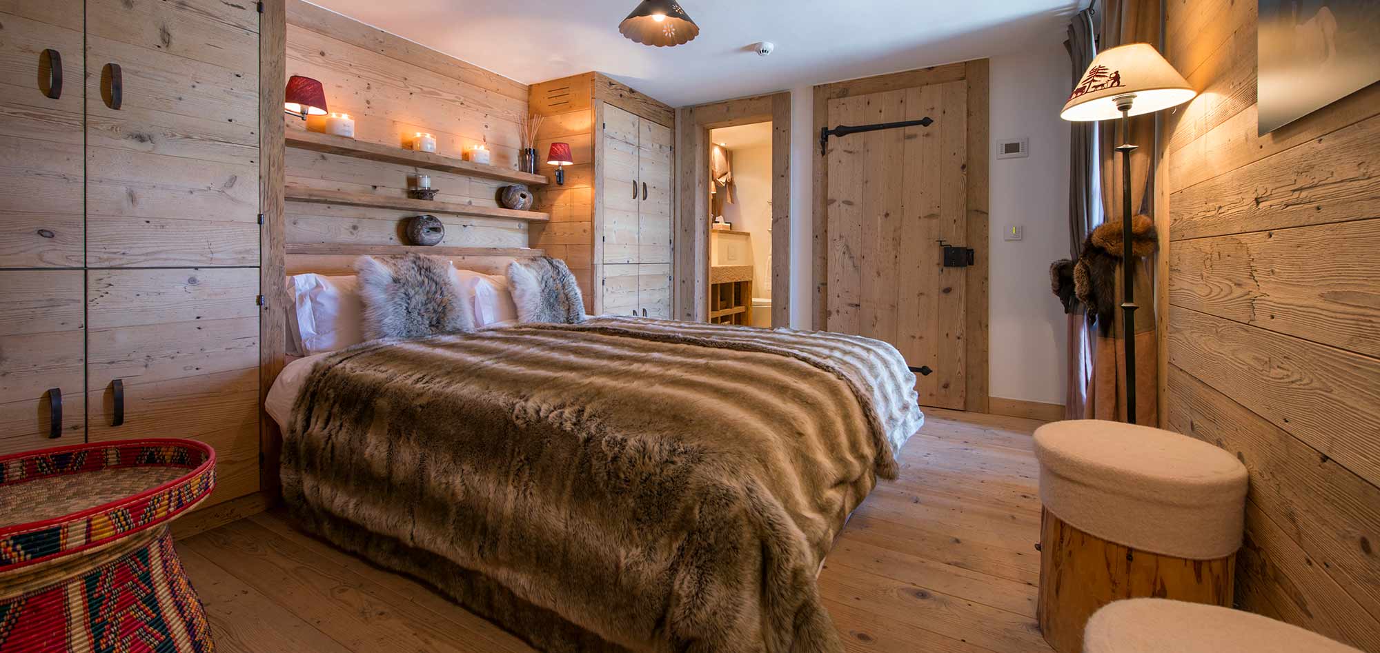 bedroom_luxury_ski_chalet_nyumba_verbier_switzerland_img.jpg