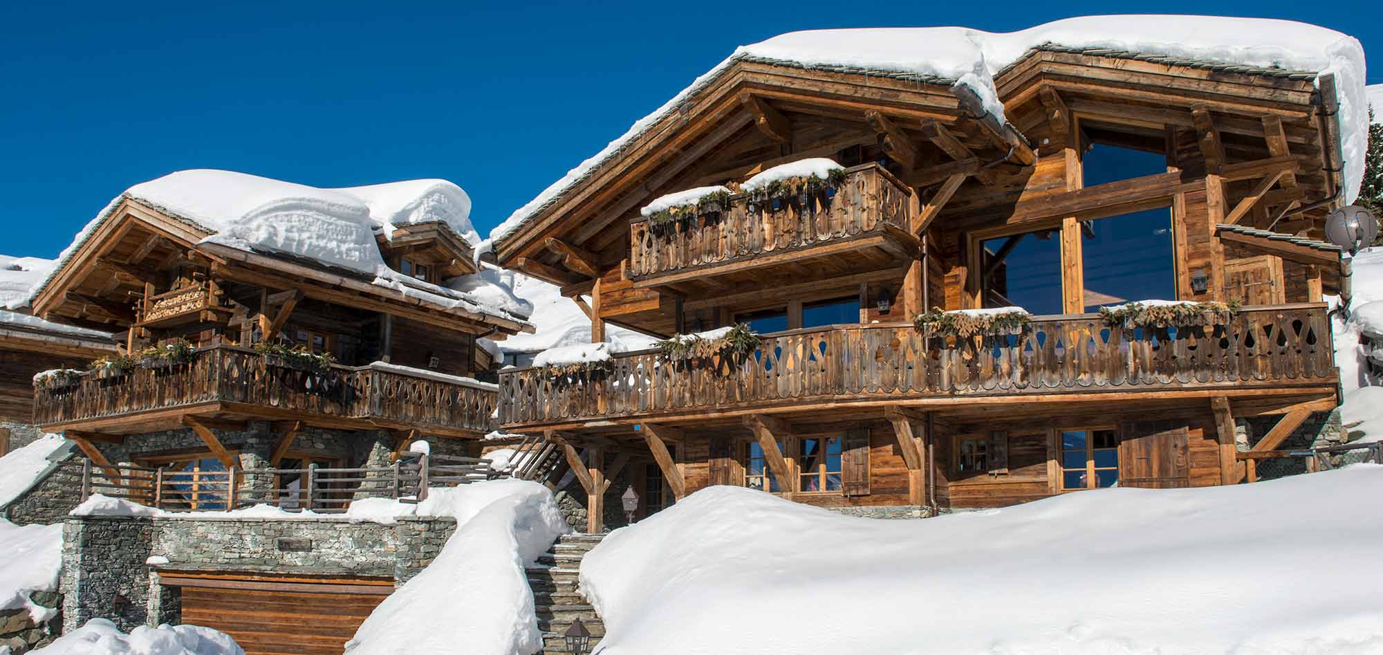 luxury_ski_chalet_nyumba_front_snow_verbier_switzerland_img.jpg