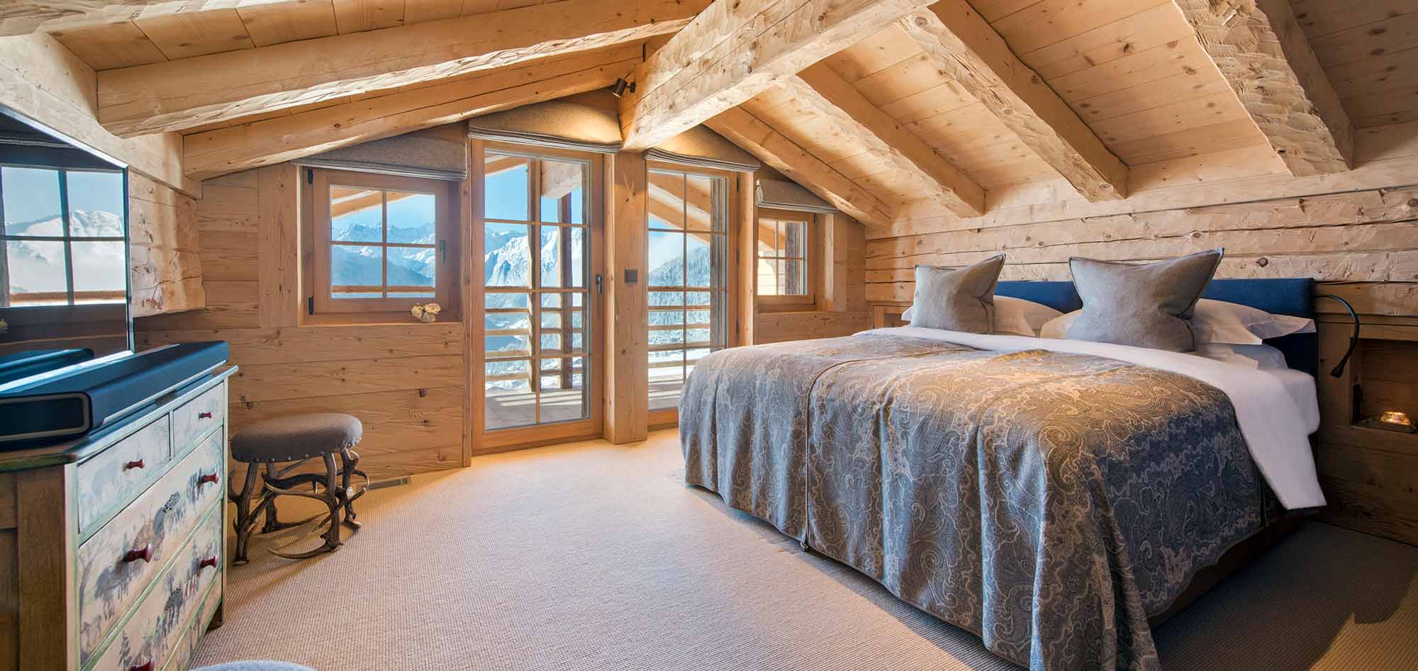 chalet_chouqui_luxury_bedroom_2_verbier_switzerland_img.jpg