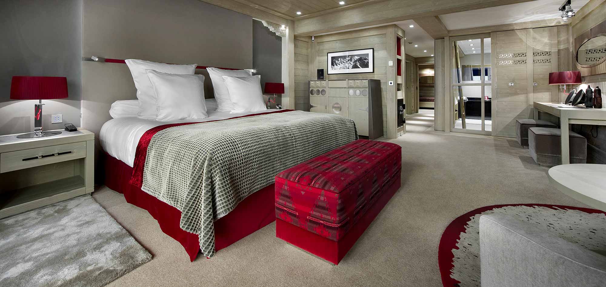 le_k2_palace_bedroom_E_luxury_hotel_courchevel_1850_france_img.jpg