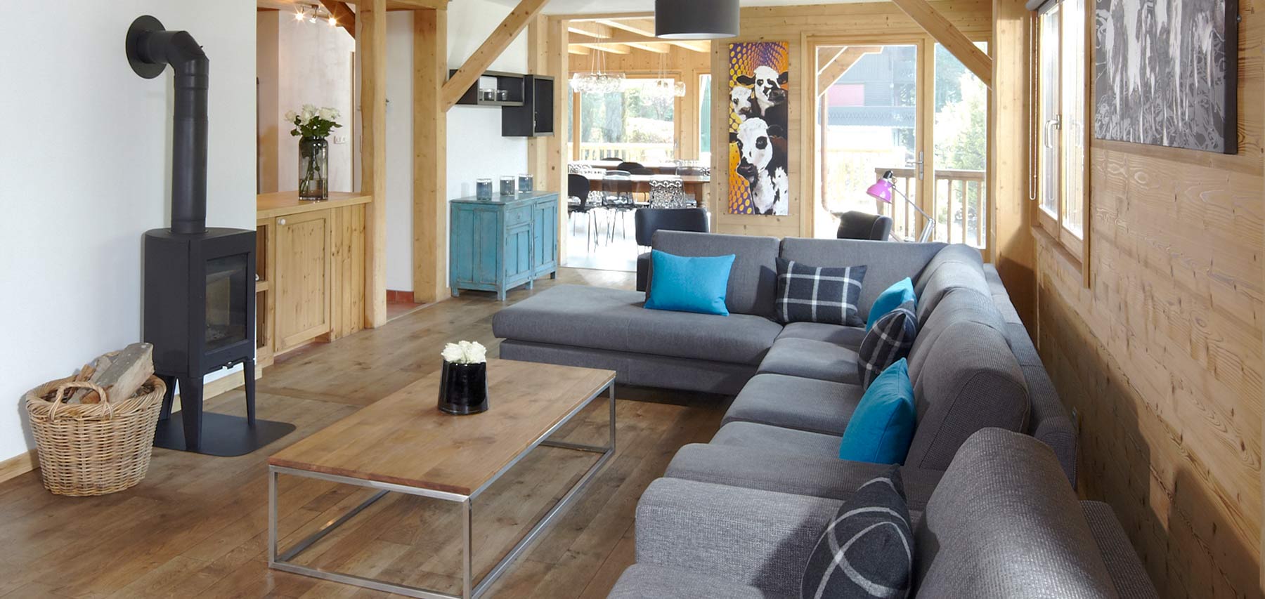 chalet_le_crepet_lounge_morzine_france_luxury_ski_img.jpg
