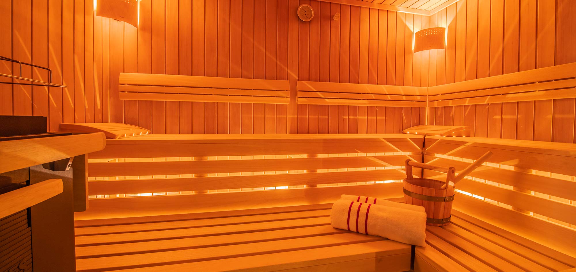 traditional with towels and warm lighting