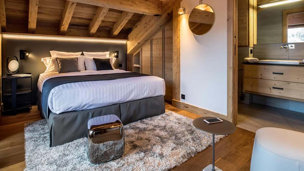 chalet_larpege_bedroom_ensuite.jpg