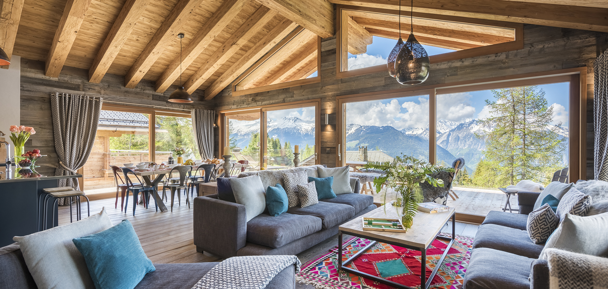 chalet_mowgli_verbier_luxury_ski_chalet_oxfrod_ski_company_luxury_ski_living_area_main.jpg